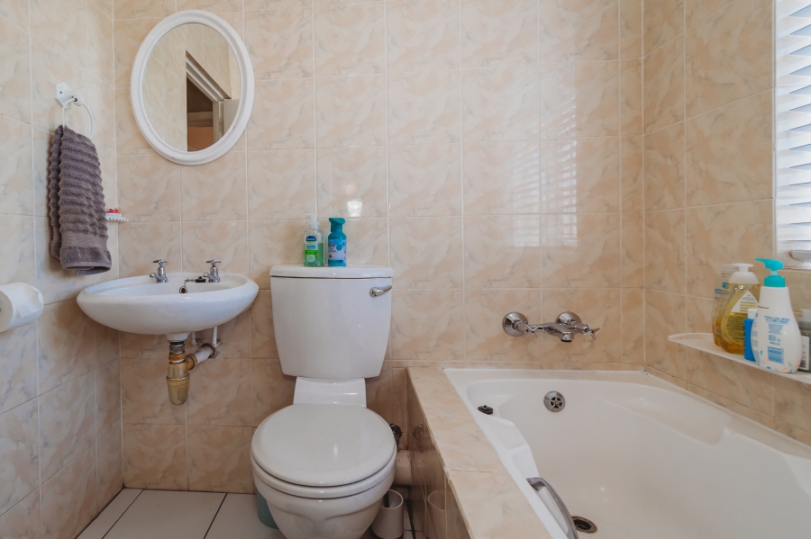 3 Bedroom Property for Sale in King George Park Western Cape